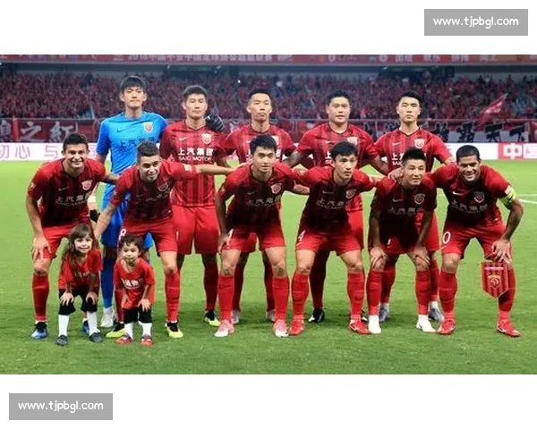 上港对阵大连焦点之战解析双方阵容走势与胜负关键前瞻赛季表现全面 上港对阵大连焦点之战解析双方阵容走势与胜负关键前瞻赛季表现全面